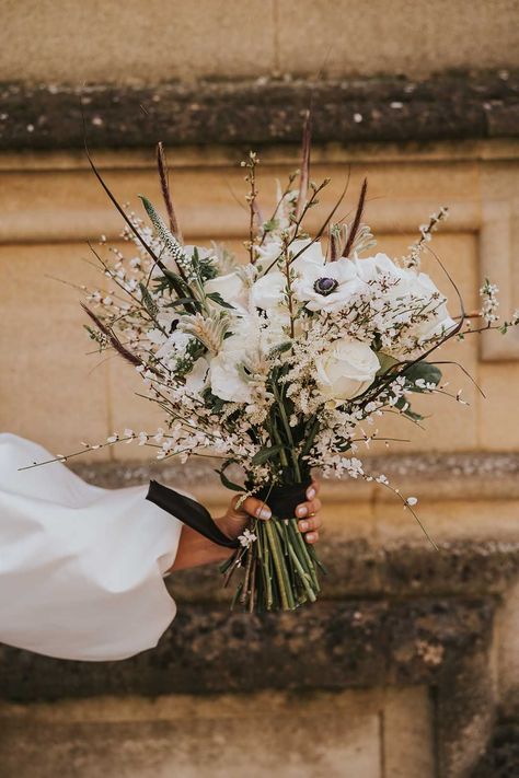 White Wedding Bouquets with Roses And Anemones Winter Bouquet Wedding December, Winter Wedding Flowers Bouquets, Anemone Bridal Bouquet, Poppy Flower Bouquet, Winter White Wedding, Wedding December, Bouquet With Roses, Bouquet Champetre, Anemone Bouquet