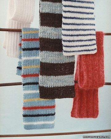 Knitted Scarf Beginner Knit Scarf, Knitted Scarves, Crocheting Projects, Diy Scarf, Easy Knitting Patterns, Scarf Knitting Patterns, Ținută Casual, Patterned Scarves, Easy Knitting