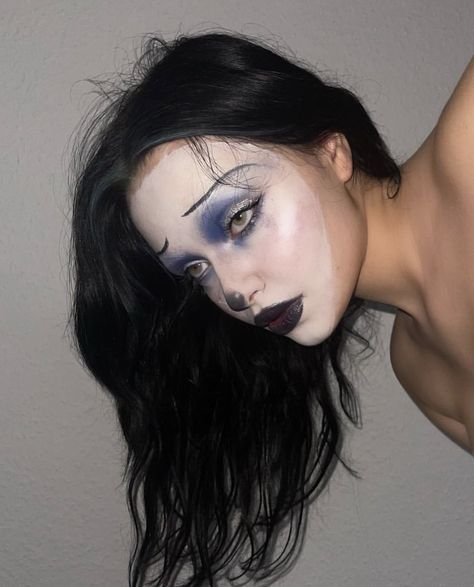 Black White Halloween Makeup, Cute Halloween Makeup For Work, Sorcerer Makeup, Minimal Halloween Makeup, Easy Sfx Makeup, White Base Makeup, Black And White Halloween Makeup, Goth Drag Makeup, Face Paint Makeup Looks