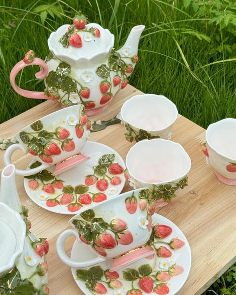 Strawberry series 🍓tea set. Hiking with the set is soooooo nice😌#fairycup #tealover #tealovers #teacup #teaset #teapot #teapots #makelifearide #teacupcollector #teacupcollection #idyllic #cupcollection #fyp #fypシ #fypage #foryou #foryoupage Cottage Core Tea Set, Strawberry Tea Cup, Strawberry Tea Set, Tea Pot Aesthetic, Strawberry Teacup, Strawberry Things, Aesthetic Items, Strawberry Tea, Tea Cup Collection