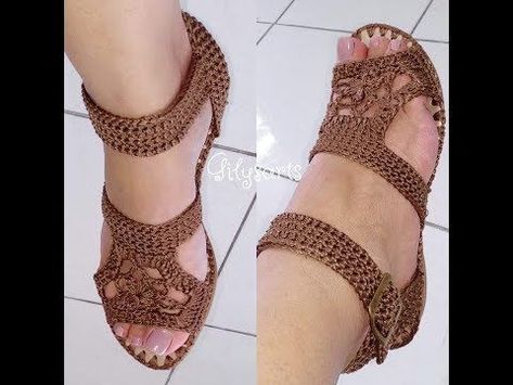 Top amazing ideas of simple crochet shoes ideas Rajutan Sandal, Sandal Rajut, Crochet Flip Flops, Crochet Shoes Pattern, Crochet Slipper Pattern, Crochet Boots, Crochet Sandals, Slippers Pattern, Crystal Shoes