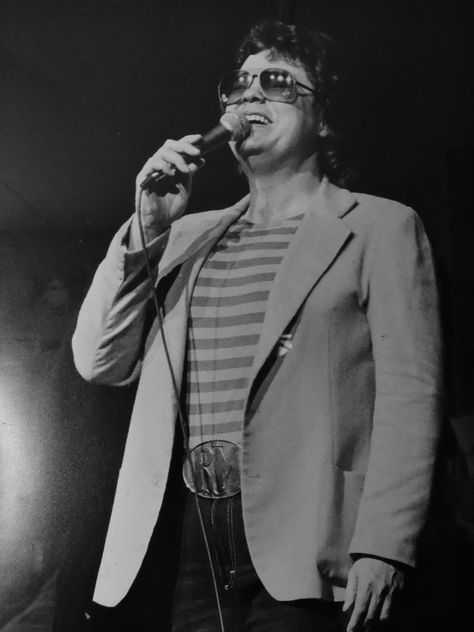 From my personal collection. Taken 1-16-85 in Texas. I purchased from a Texas newspaper's archive. Ronnie Milsap, Newspaper Archives, Country Music Singers, Country Music, Singers, Movie Tv, Texas, My Style, Tv