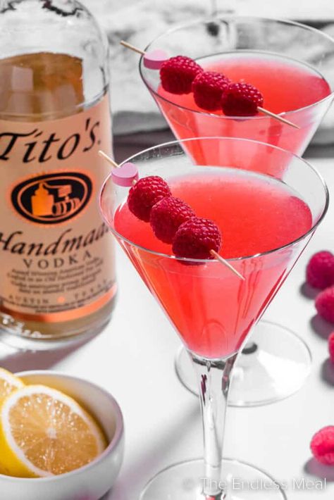 Raspberry Limoncello Martini, Hot Pink Martini, Raspberry Crush Cocktail, Lemon Raspberry Martini, Cheesecake Factory Raspberry Lemon Drop Martini, Raspberry Lemon Cocktail, Berry Martini Recipes, Rasberry Drinks Alcohol, Raspberry Schnapps Drinks