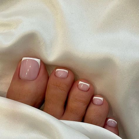 French Tip Pedicure, Gel Toe Nails, Acrylic Toes, Acrylic Toe Nails, Cute Toe Nails, Summer Toe Nails, Easy Nails, Nagel Inspo, Toe Nail Designs