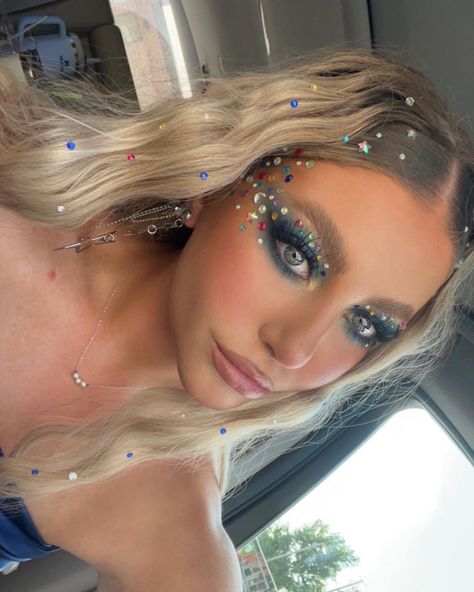 Eras Tour Makeup, Karneval Diy, Taylor Swift Makeup, Taylor Swift Costume, Coldplay Concert, Concert Makeup, Taylor Outfits, Taylor Swift Party, Taylor Swift Tour Outfits