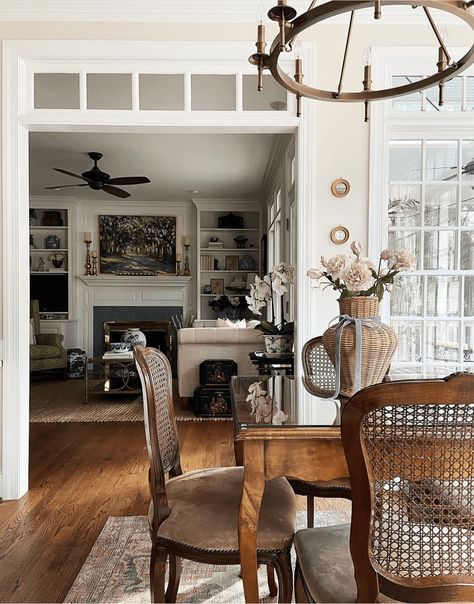 Traditional Southern Home Decor, Southern Home Decorating, Southern Style Decor, Southern Charm Homes, Traditional Southern Home, Southern Style Homes, Southern Charm Decor, Grand Millenial, Southern Style Home