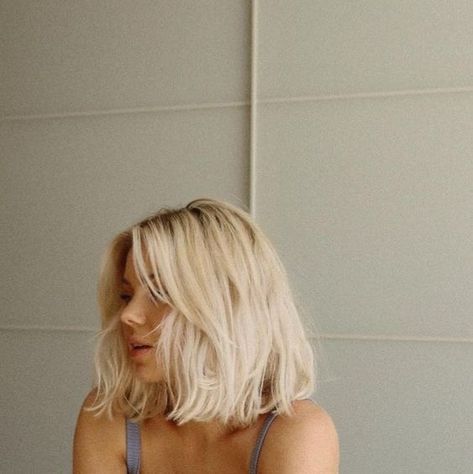 Aesthetic Blonde, Haircut Blonde, Blonde Pixie Cut, Blonde Pixie Hair, Short Blonde Haircuts, Blonde Pixie Haircut, Pixie Hair, Blonde Hair Inspiration, Blonde Hair Looks