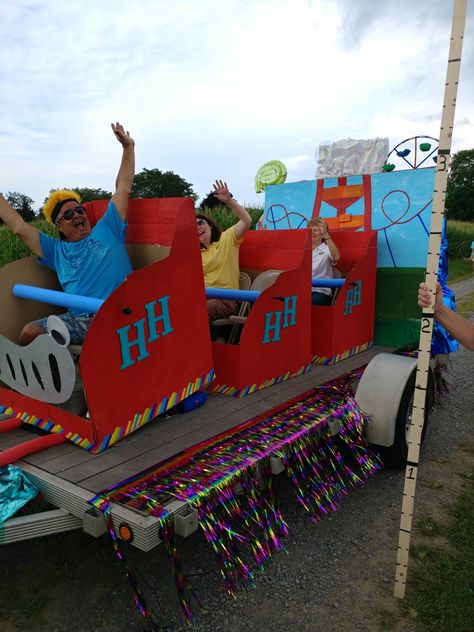 Rollercoaster ride for carnival themed parade float. Roller Coaster Parade Float, Carnival Theme Parade Float, Fair Parade Float Ideas, Around The World Float Theme, Carnival Float Ideas, Parade Float Theme Ideas, Summer Parade Float Ideas, Carnival Floats Parade, Circus Theme Parade Float