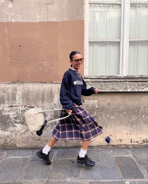 Gingham Skirt Outfit, Checked Skirt Outfit, Mid Skirt Outfits, Baggy Jean Shorts, Oversize Denim Jacket, Long Plaid Skirt, Ugg Classic Mini Ii, Barefoot Dreams Blanket, Plaid Skirt Outfit