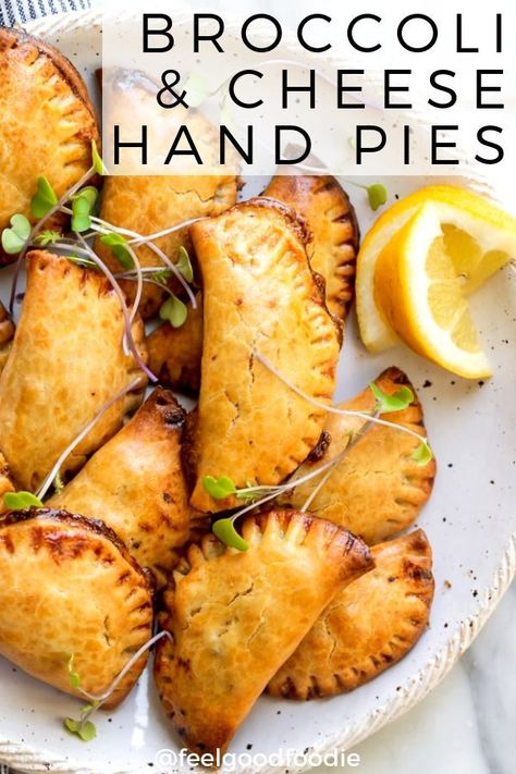 These broccoli and cheese hand pies are similar to savory turnovers featuring a golden crunchy crust and bursting with cheesy flavor - it's a tasty, easy appetizer recipe | Entertaining | #broccoliandcheese #handpies #turnovers #savorypies #appetizers #feelgoodfoodie via @feelgoodfoodie1 Savory Hand Pies Recipes Pie Crust, Dinner Hand Pies, Hand Pie Fillings Savory, Mini Hand Pies Savory, Pie Crust Appetizers Savory, Easy Handheld Appetizers, Hand Pies Recipes Savory, Empanadas Pumpkin, Savory Turnovers