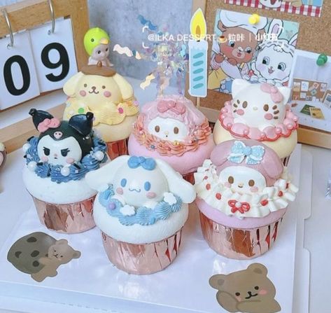 Sanrio Cupcakes Aesthetic, Sanrio Cupcakes Ideas, Sanrio Party Food, Cup Cake Ultah, Sanrio Birthday Ideas, Sanrio Bday Party, Sanrio Treats, Sanrio Baking, Sanrio Party Ideas