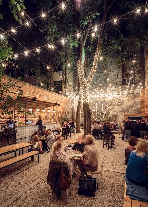 Beer Garden Design, Beer Garden Ideas, Butik Design, Outdoor Restaurant Patio, Outdoor Restaurant Design, Food Park, Coffee Shop Interior Design, Restaurant Patio, Coffee Shops Interior