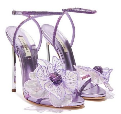 Lilac Heels, Classy Accessories, Purple Pumps, Luxury Heels, Fashion Shoes Heels, Funky Shoes, Pakistani Bridal Dresses, Shoe Inspo, Floral Fashion