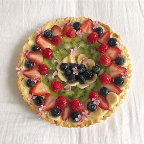 Birthday cake 2020 - June birthdays #junebirthday #summercake #fruittart #custardpie #colorfuldessert #fruit Fruit Custard Tart, Lucia Zolea, Aesthetic Fruit, Fruit Tart Recipe, Colorful Desserts, I Am So Tired, Custard Tart, Summer Cakes, Fruit Pizza