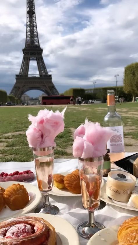 Emily In Paris Party Theme, Paris Hen Party, Paris Hen Do, Emily In Paris Party, London Picnic, Emily In Paris Aesthetic, Paris Brunch, Paris Picnic, Paris Theme Party