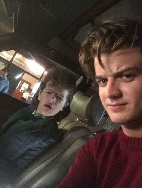 Steve taking Dustin to the Snowball Dance- Stranger Things Joe Keery, Joe Kerry, Akali League Of Legends, Filmy Vintage, Movie Cast, Stranger Things Kids, Stranger Things 3, Stranger Things 2, Stranger Things Steve