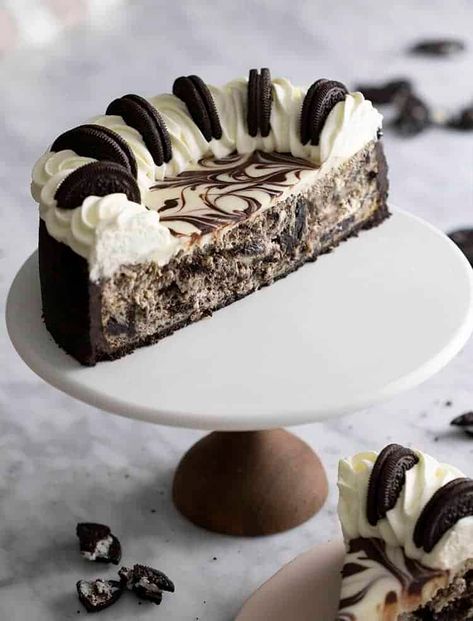 Oreo Cheesecake - Preppy Kitchen Oreo Cheesecake Decoration, Holiday Desert Recipes, Oreo Cheesecake Recipe, Oreo Torte, Oreo Cheesecake Cookies, Oreo Cheesecake Recipes, Cheesecake Oreo, Oreo Flavors, Preppy Kitchen