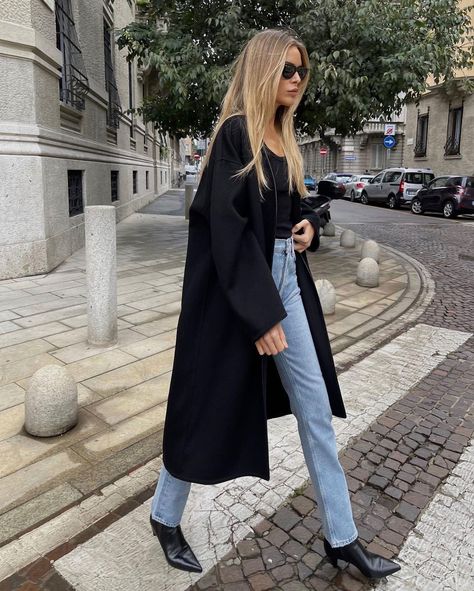 Styles In Clothes, Outfits For 45 Degree Weather, Sheerluxe Outfits, Jeans And Heels Outfit Winter, Copenhagen Style 2024, Sheerluxe Fashion, Aritzia Fall Outfits, Black Barrel Jeans Outfit, Minimalism Style Outfits