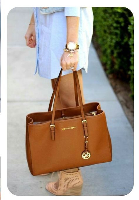 Womens Work Bag, Mirrored Aviators, Michael Kors Designer, Cute Luggage, Mk Handbags, Handbag Collection, Dress Denim, Mk Bags, Pretty Bags