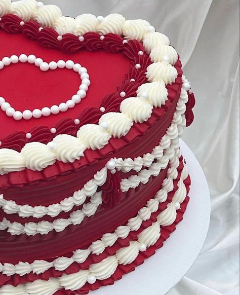 Red Bday Cake, Red Cake Aesthetic, Red Vintage Cake, Red Heart Cake, Heart Cake Design, Heart Birthday Cake, Modern Birthday Cakes, Red Birthday Cakes, 25th Birthday Cakes