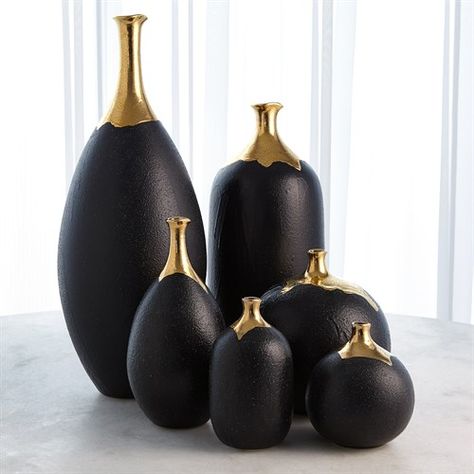 Black And Gold Marble Vase, Gold And Black Vases, Lg Vase, Vase Noir, Vase Collection, Gold Vases, Black Vase, Decor Pillows, Cylinder Vase