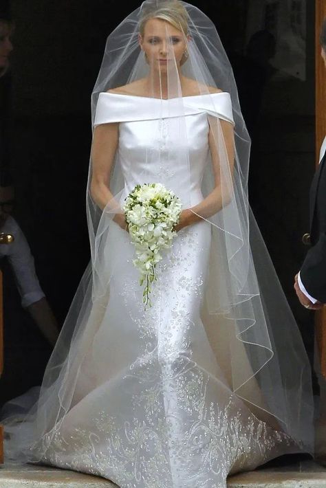 Princess Charlene wedding gown sketch by Armani Prive Wedding Dress Ball Gown With Sleeves, Jcrew Wedding Dress, Wedding Dress Styles Chart, Princess Beatrice Wedding, Charlene Von Monaco, Celebrity Wedding Dresses, Royal Wedding Dress, Ruffle Wedding Dress, Royal Brides