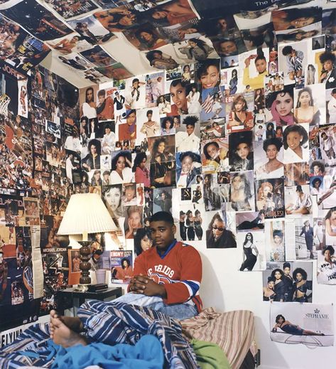 90’s Bedroom, 40 Aesthetic, Bedroom Photography, Streetwear Harajuku, 90s Icons, 80s Decor, 90s Teen, Aesthetic Bedroom Ideas, Teenager's Room