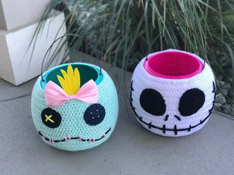 This is a downloadable PDF pattern for the bucket cover only. It is customizable and removable with additional instructions to make it permanent. The pattern is beginner friendly. Crochet Halloween Bucket, Goth Amigurumi, Crochet Projects To Sell, Crochet Pour Halloween, Hallowen Ideas, Halloween Sewing, Halloween Buckets, Confection Au Crochet, Crochet Halloween