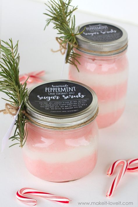 Peppermint Sugar Scrub Recipe (...with free label and tag) | Make It & Love It Sugar Scrub Labels, Peppermint Sugar Scrub, Diy Sugar Scrub Recipe, Peppermint Sugar Scrubs, Body Scrub Recipe, Sugar Scrub Homemade, Peppermint Sugar, Sugar Scrub Recipe, Face Scrub Homemade