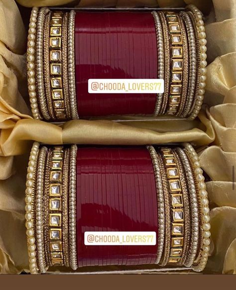 Small Chooda Designs, Marriage Bangles Indian Weddings, Choda Design, Chura Designs Bridal, Chooda Designs Brides, Choora Bangles Bridal, Choora Designs, Red Chooda, Bridal Chooda