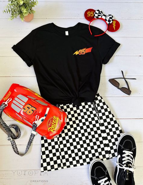 Disney Costumes Black Women, Disney Cars Themed Outfits, Disney Halloween Outfits Family, Lighting Mcqueen Disneybound, Lightning Mcqueen Family Costumes, Disney Outfits Adults, Pixar Cars Family Costume, Pixar Cars Halloween Costumes, Disney Cars Inspired Outfits