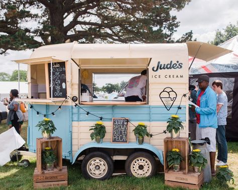 Horse Trailer Ice Cream Truck, Ice Cream Horse Trailer, Ice Cream Trailer Ideas, Ice Cream Trailer, National Burger Day, Coffee Food Truck, Ice Cream Business, Coffee Van, Dog Ice Cream