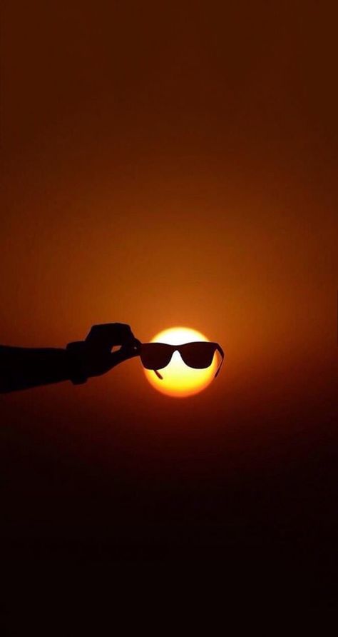 Badass sun Hot Weather Humor, Funny Sun, Mind Blowing, Photo Profil, Belle Photo, Mind Blown, Creative Photography, Cute Wallpapers, Cool Pictures