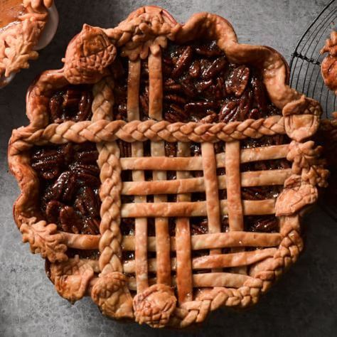 Pecan Pie | Williams Sonoma Crust pattern! Pecan Pie Decorative Crust, Decorate Pecan Pie, Pecan Pie Crust Designs, Decorated Pecan Pie, Pecan Pie Decoration, Fancy Pecan Pie, Pecan Pie Design, Pecan Pie Recipes, Pie Decor