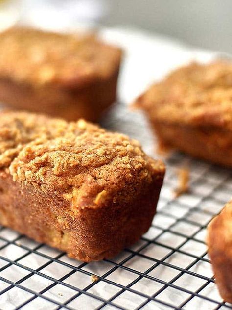 heat Cake Loaves, Powdered Sugar Frosting, Mini Bread Loaves, Fall Desserts Apple, Mini Loaf Cakes, Loaf Pan Cake, Loaf Cake Recipes, Dessert Breakfast, Sugar Frosting