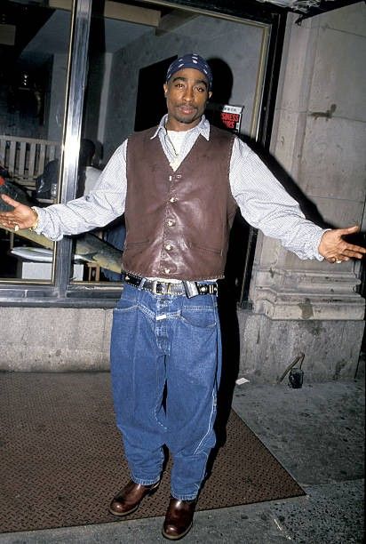 90s Overalls Outfit Hip Hop, Tupac Fashion, Tupac Outfits, 2000s Hip Hop Fashion, 90’s Outfits, 90s Fashion Men, 90s Fits, 90s Runway Fashion, 90s Hip Hop Fashion