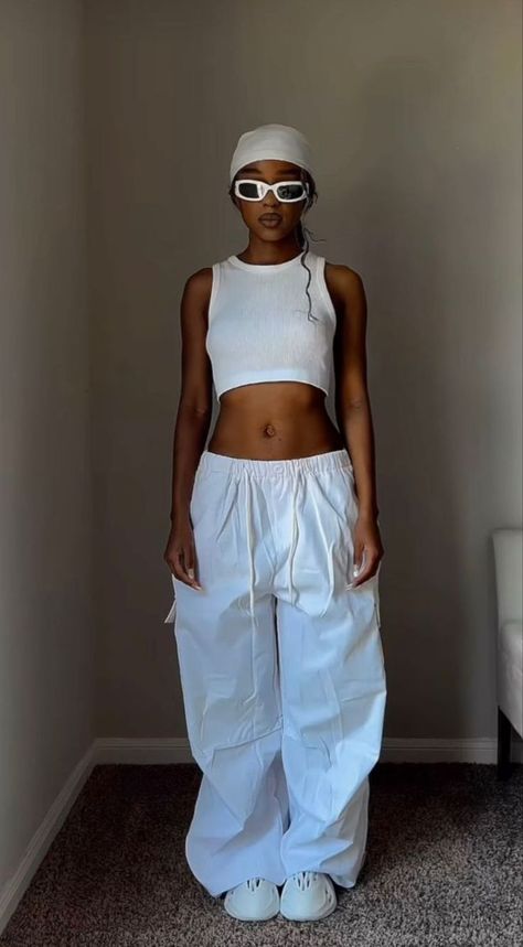 All White Cargo Pants Outfit, White Parachute Pants Outfit Streetwear, Big White Pants Outfit, Cargo Pant Ideas, All White Dance Outfit, All White Baggy Outfit, Parachute Pants Street Style, White Cargo Pants Outfit Street Styles, All White Streetwear Outfit