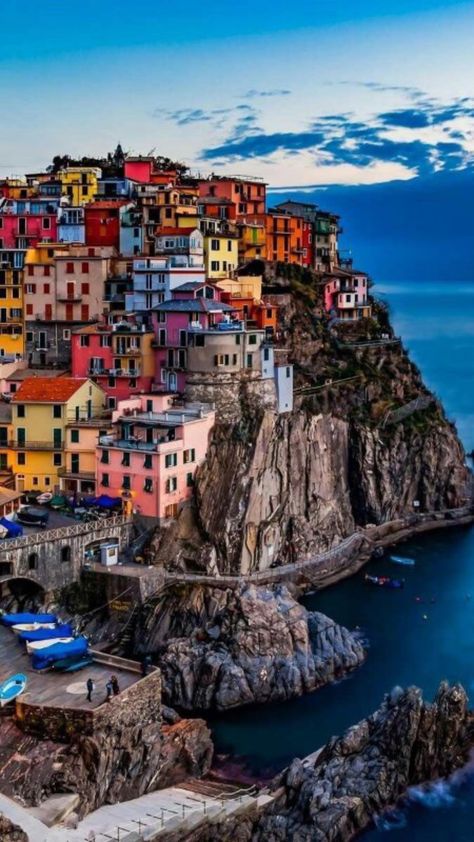 Venice Italy - Avoid being a typical tourist in #Italy. Visit https://www.venice-italy-veneto.com/ before you leave home. #Venice #Rome #italytravel #italian #Tuscany Colorful Buildings, Cinque Terre, The Ocean, Italy, Water, Travel