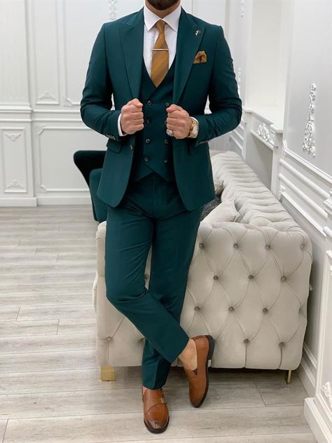 Brand: PAREZProduct Content: Jacket + vest + pants Cut: Slim Fit italian SuıtDrop: 6-DropSlit Detail: Double slitMateriel: %65 Polyester %35 ViscoseWashing Type: Dry clean only           SIZE CHART US 34 LBS 110-132 US 36 LBS 132-154 US 38 LBS 154-165 US 40 LBS 165-176 US 42 LBS 176-187 US 44  LBS 187-198 US 46 LBS 198-209 Emerald And Gold Tuxedo, Green And Gold Suit Men, Hunter Green Suits For Men, Bottle Green Suit Men, Suit With Vest Men, Green Suit Combination, Emerald Green Suits For Men, Green Suit Vest, Mens Wedding Fashion