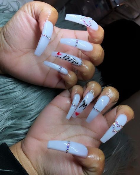 Anniversary Nails Acrylic Long, Acrylic Nail Designs With The Letter J, Acrylic Nails With Names On Them, Name Acrylic Nails, Cute Nail Designs With Initials, Cute Nail Ideas With Initials, Cute Acrylic Nails With Bf Initials, Acrylic Nails With Boyfriends Name, Square Acrylic Nails With Initial