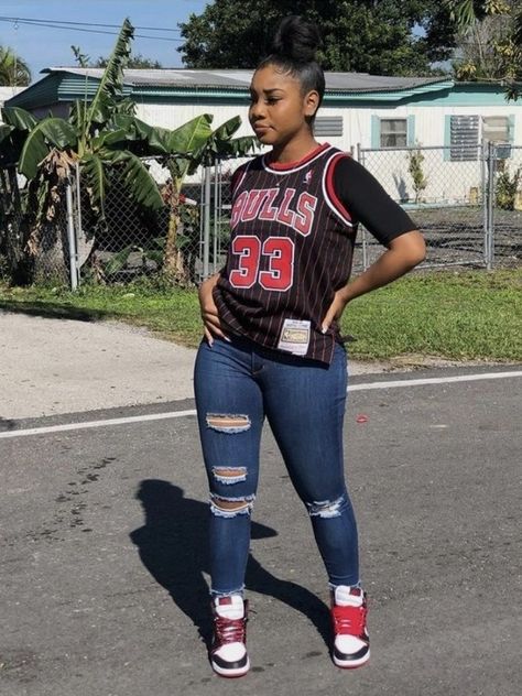 Basketball Girls Outfits, Freshman Outfits, Tomboy Fits, Looks Rihanna, Dope Fits, Jersey Outfit, Swag Outfits For Girls, Tomboy Style Outfits, Chill Outfits