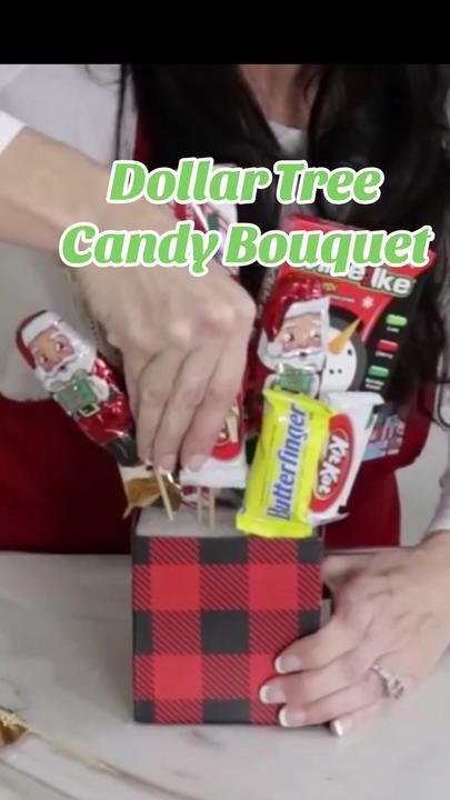 Olivia's Romantic Home on TikTok How To Make A Candy Bouquet, Christmas Candy Bouquet, Make A Candy Bouquet, Gift Card Bouquet, Candy Bouquet Diy, Romantic Home, Christmas Hacks, Dollar Tree Christmas, Christmas Gift Card