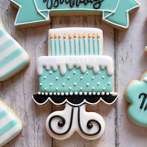 One of my favorite set thus far...Cookie cutter is part of @lilaloa_cookies Cookie Companion Collection set. 😍😍😍 Birthday Cake Cookies Royal Icing, Birthday Cake Decorated Cookies, Birthday Cake Sugar Cookies, Birthday Cake Cookies Decorated, Easy Birthday Cake Recipes, Birthday Cake Cookies, Super Cookies, Birthday Cake Decorating Ideas, Happy Birthday Cookie