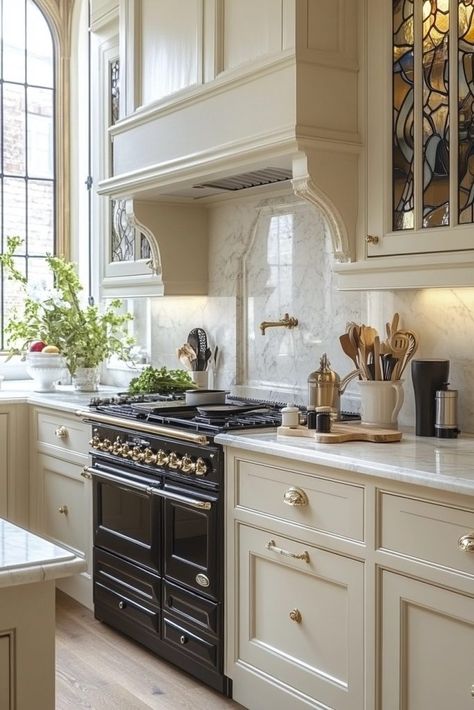 29 Antique Kitchen Decor Ideas for a Nostalgic Feel 6 Light Kitchen Colors Schemes, Period Kitchen Ideas, Modern Edwardian Kitchen, Gilded Age Kitchen, Edwardian Kitchen Ideas, Traditional Southern Kitchen, Georgian Kitchens, Victorian Kitchen Aesthetic, 1920 Kitchen