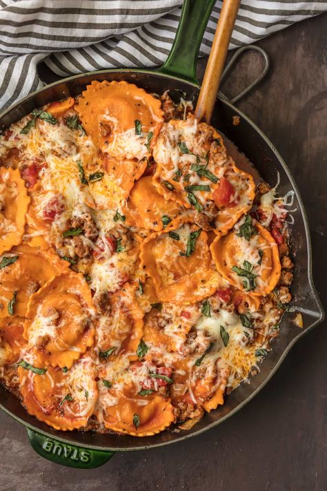 Cast Iron Skillet Recipes Healthy, Cheese Ravioli Dinner Ideas, Italian Sausage Ravioli Recipe, Sausage Ravioli Recipe, Ravioli Dinner Ideas, Ravioli Dinner, Ravioli Sauce Recipe, Cheesy Ravioli, Cheese Ravioli Recipe