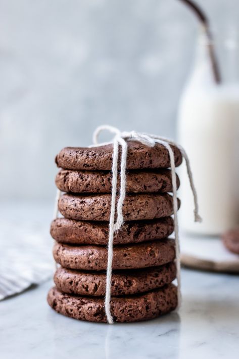 Biscuit Photography, Biscuits Photography, Chocolate Biscuit Recipe, Cookie Photography, Cookies Recipes Easy, Almond Biscuits, Paleo Cookies, Recipes Easy Quick, Texture Ideas