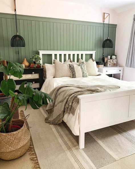 Green And White Bedroom, Sage Bedroom, Green Bedroom Decor, Sage Green Bedroom, Hillside House, Green Bedroom, Bedroom Panel, Redecorate Bedroom, Style Bedroom