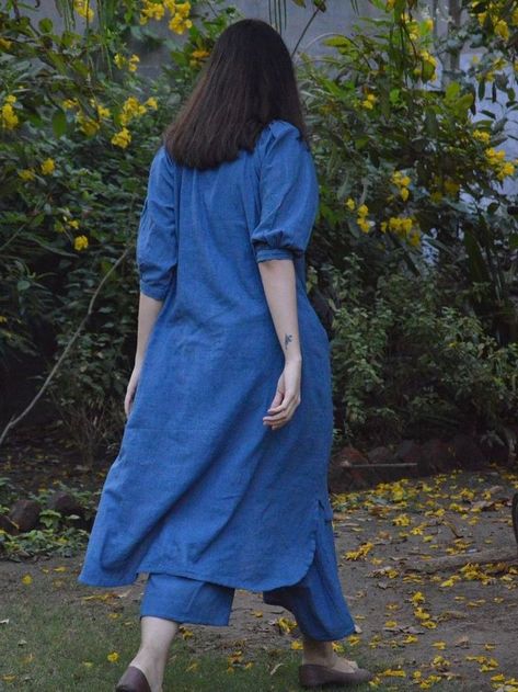 Kurta Aesthetic, Dress Design For Women, Fall Fashion Ideas, Silk Dress Design, Raw Silk Dress, Stylish Kurtis Design, Simple Kurta Designs, Simple Kurti Designs, Pakistani Fashion Casual