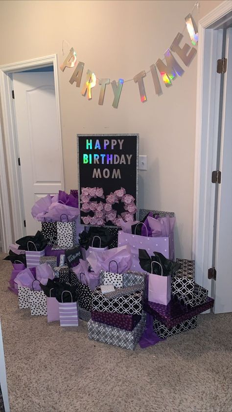 50 Presents For 50th Birthday Mom, Moms Birthday Surprise Ideas, Best Birthday Presents For Mom, 50th Surprise Birthday Party Mom, Numbered Gifts For Birthday, Surprise Mom Birthday Ideas, Gift A Day Birthday, A Gift A Day For Birthday, Birthday Presents Ideas For Mom