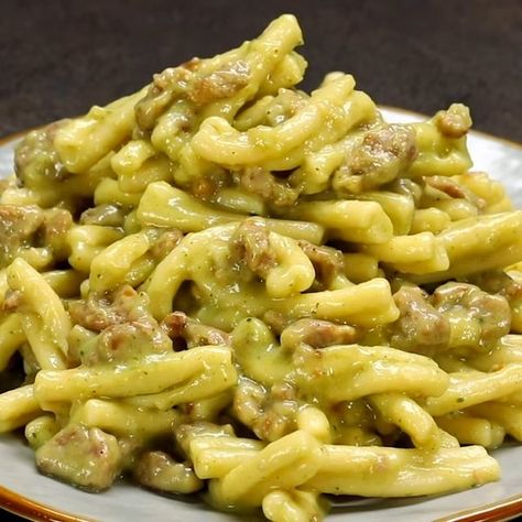 Casarecce alla crema di patate e broccoli con salsiccia - Al.ta Cucina Pasta E Broccoli, Pasta Con Broccoli, Italian Cuisine Recipe, Pasta Italiana, Idee Pasto, Broccoli Pasta, Cucumber Recipes, Pasta Maker, Pasta Fresca